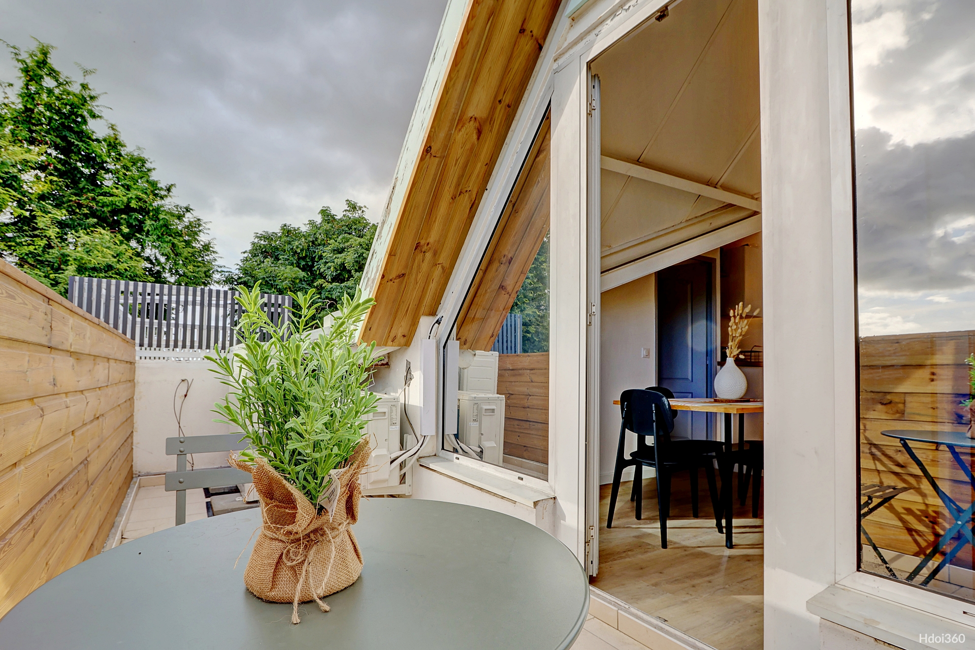Terrasse avec vue sur l'intérieur