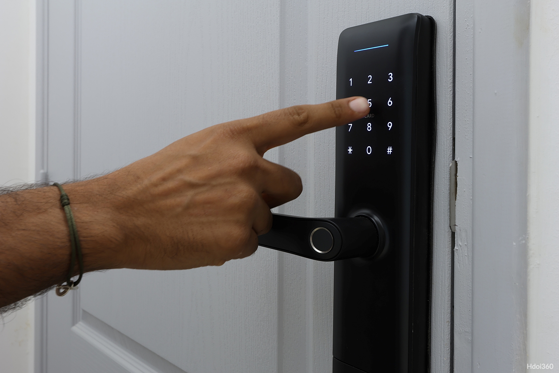 Serrure connectée pour une entrée autonome